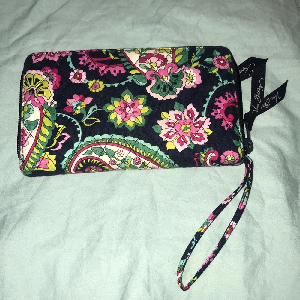 Vera Bradley Wallet! Great condition!